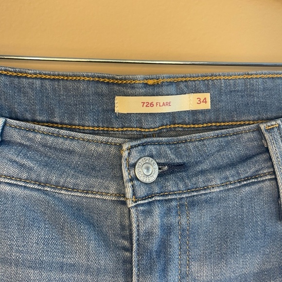 Levi’s 726 Flare Jeans | Size 34 (W34 L30) - Picture 5 of 10